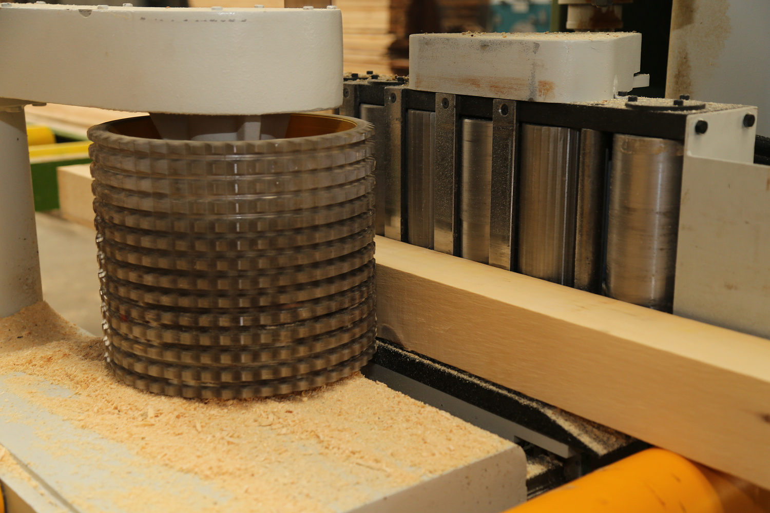 Вертикальный ленточный делительный станок модели UYM