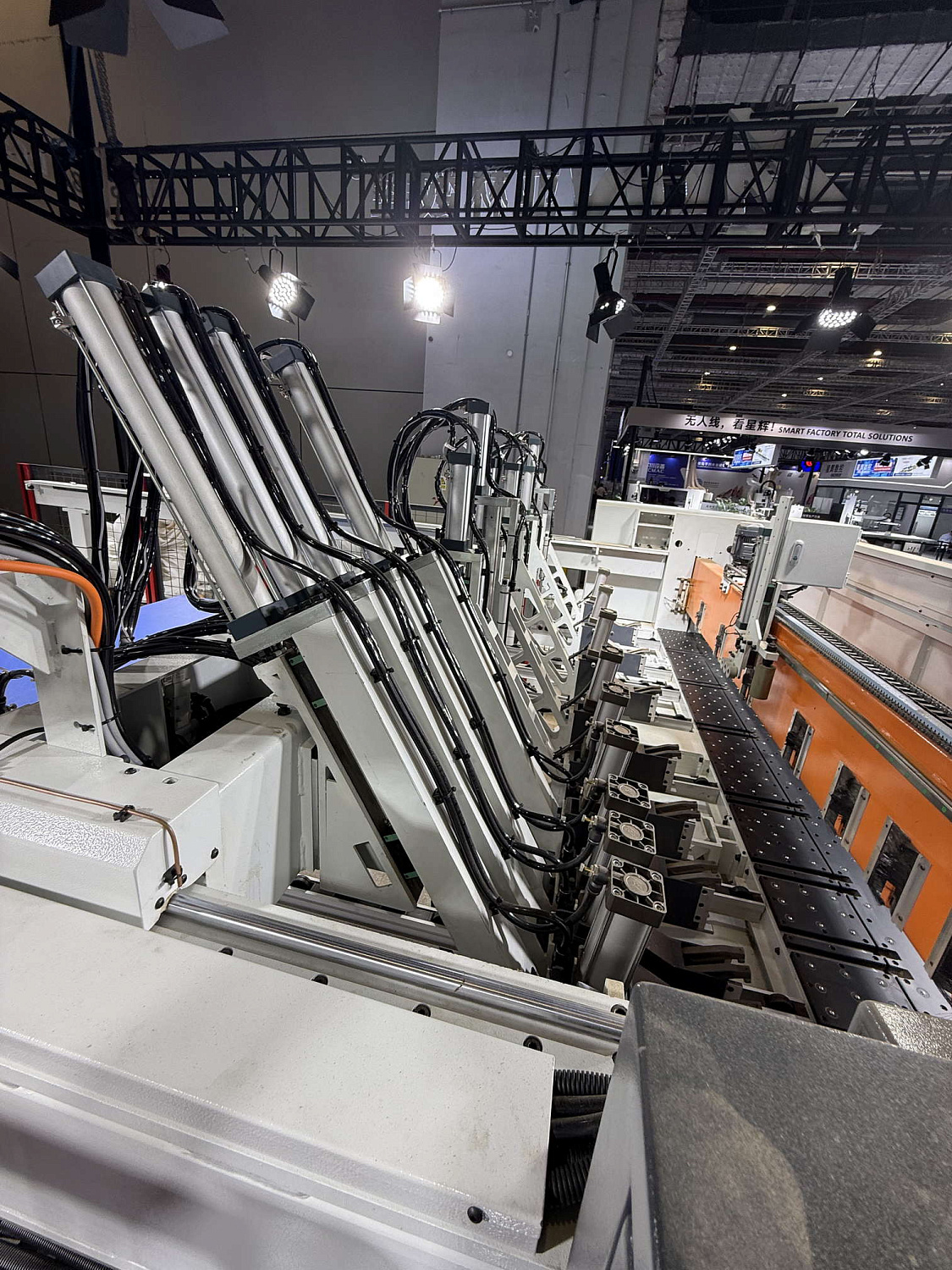 Раскроечный центр HuaHua HP330CL (с задней загрузкой)