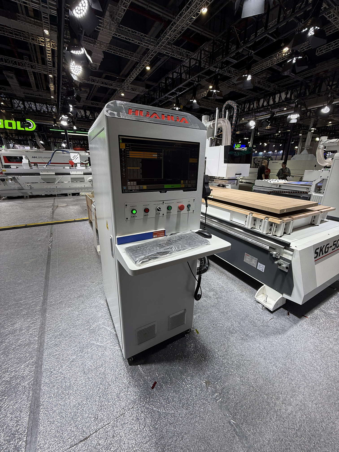 SKG-506TC.  Обрабатывающий центр с ЧПУ С-ось 360 градусов