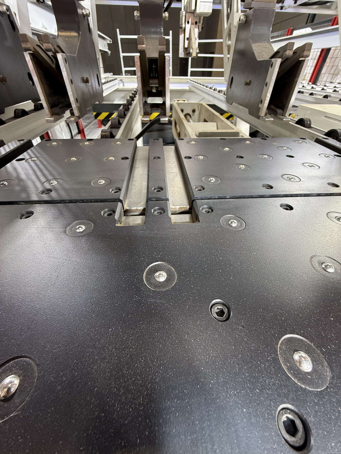 Раскроечный центр HuaHua HP330CL (с задней загрузкой)