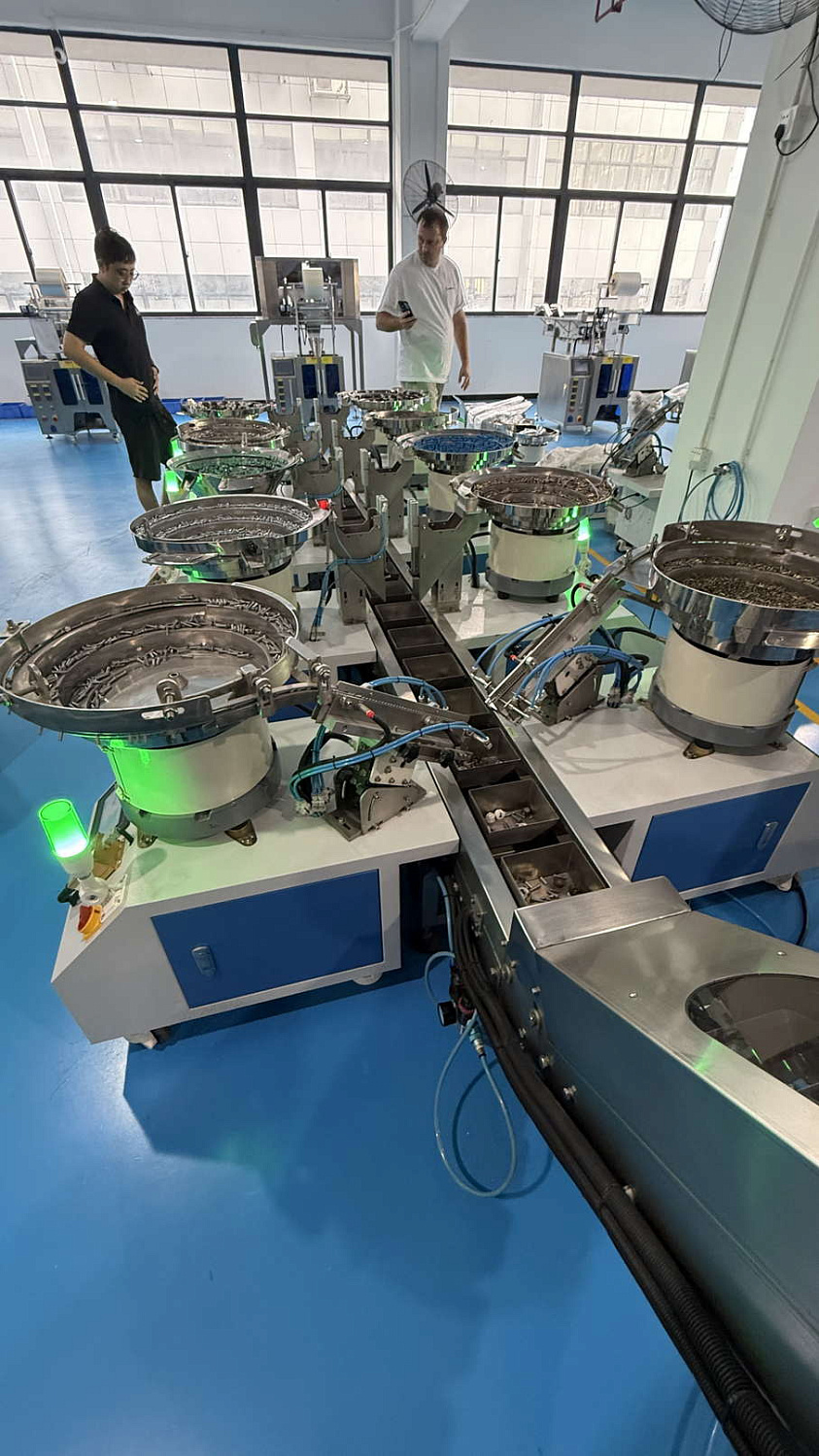 Автоматическая линия для упаковки  фурнитуры