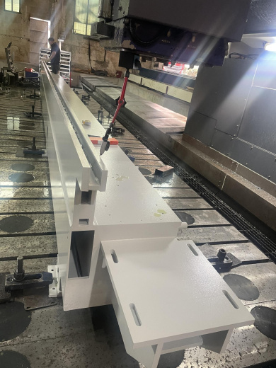 Индустриальный кромкооблицовочный станок HH-790