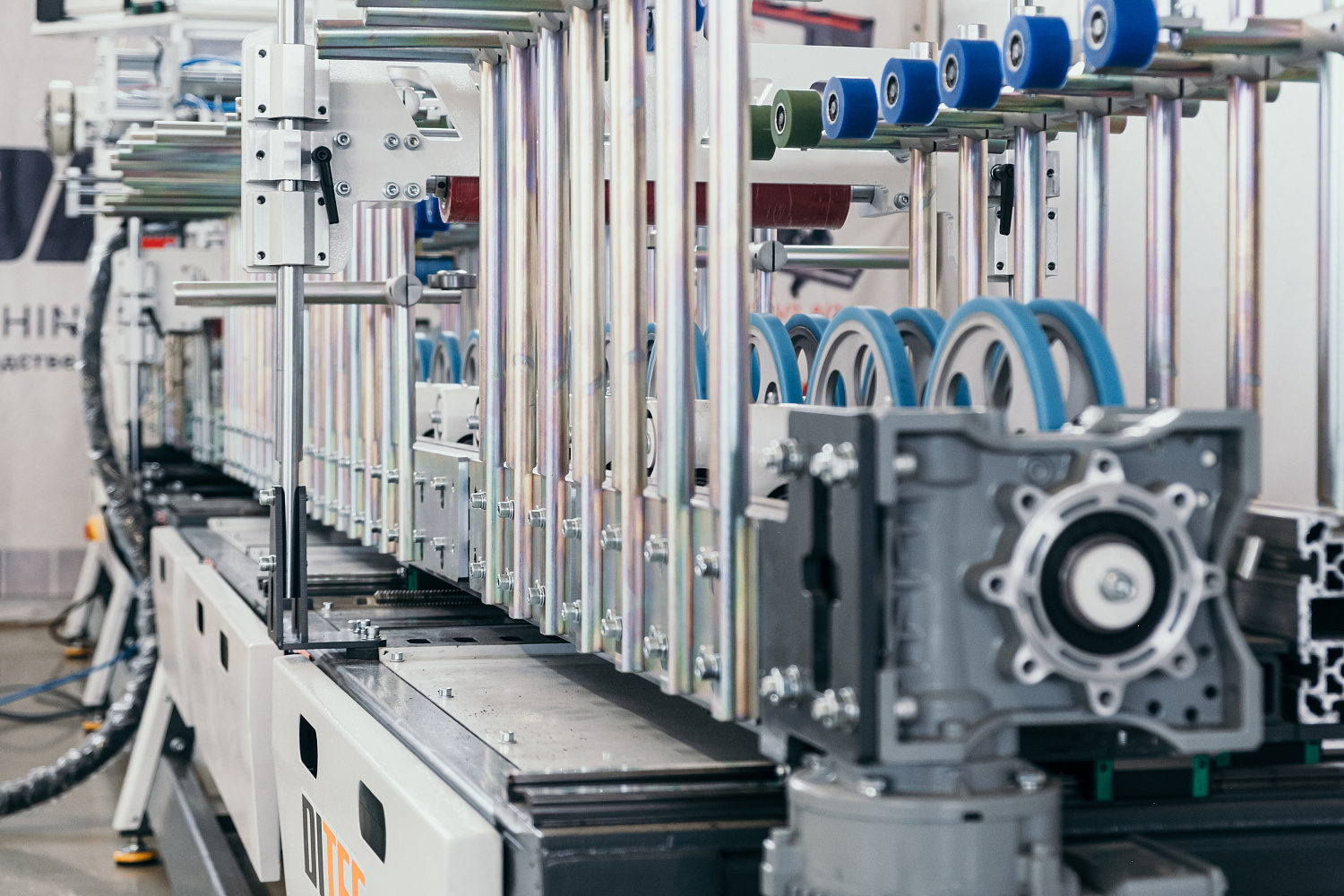 Станок окутывания профильных погонажных изделий DITEC Line 6000/А PUR