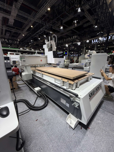 SKG-506TC.  Обрабатывающий центр с ЧПУ С-ось 360 градусов