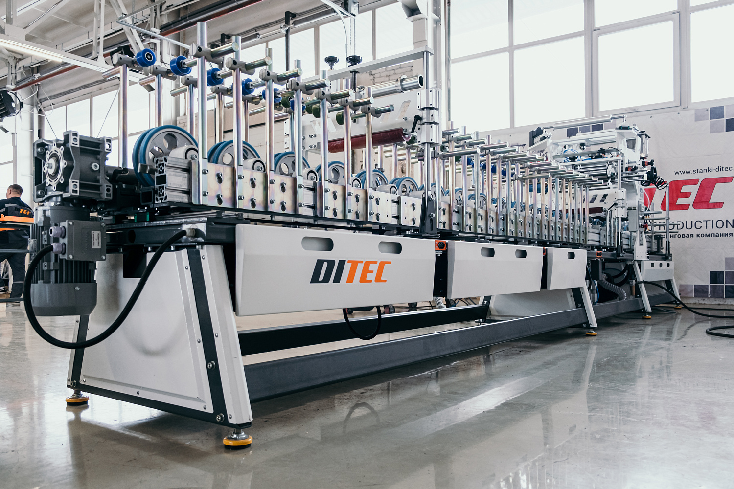 Станок окутывания профильных погонажных изделий DITEC Line 6000/А PUR