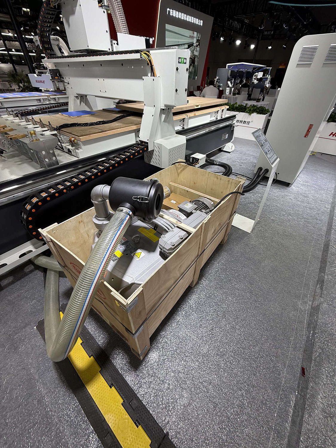 SKG-506TC.  Обрабатывающий центр с ЧПУ С-ось 360 градусов