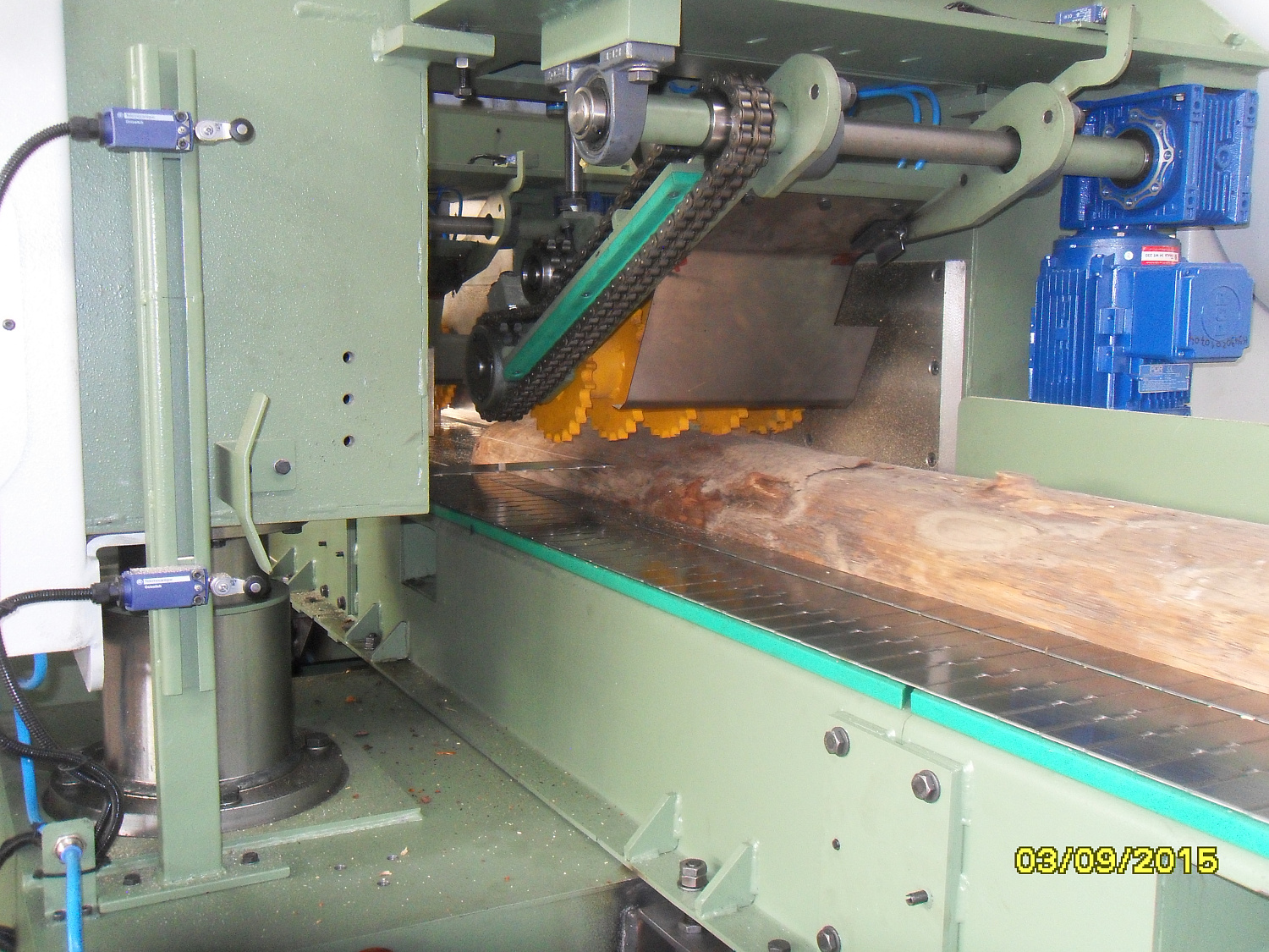 Горизонтальный ленточный делительный станок UYYM