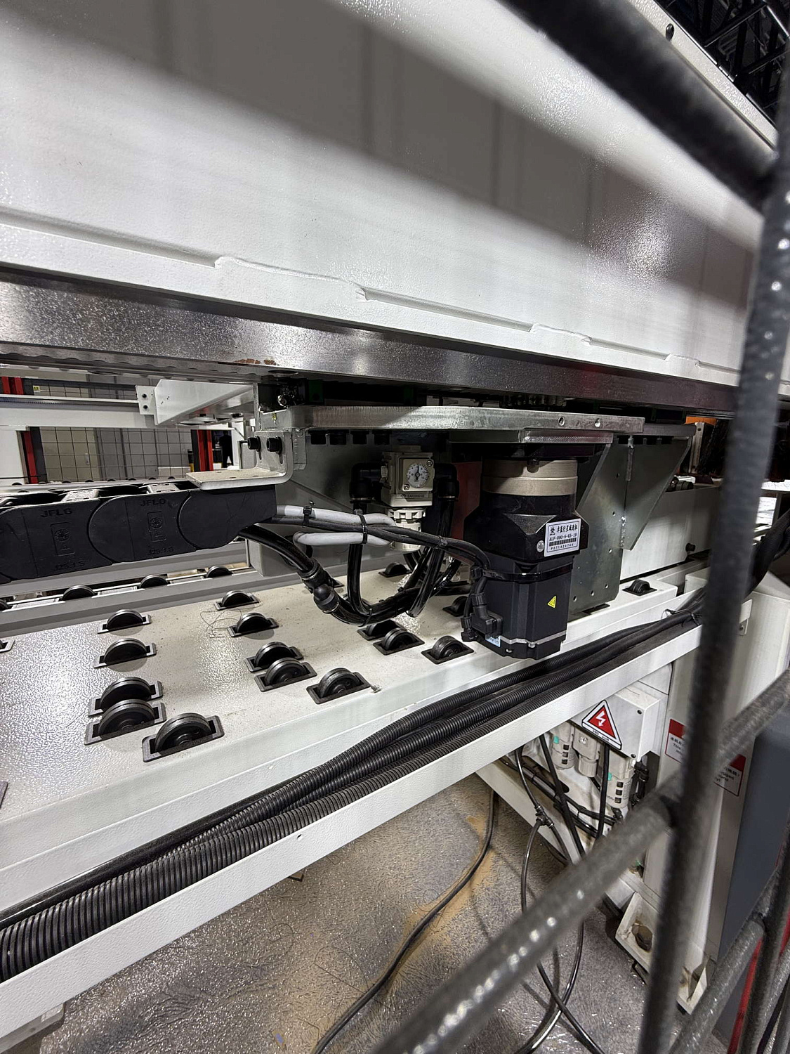 Раскроечный центр HuaHua HP330CL (с задней загрузкой)