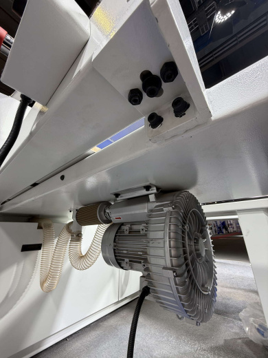 Раскроечный центр HuaHua HP330CL (с задней загрузкой)