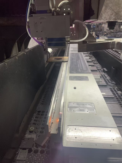 Индустриальный кромкооблицовочный станок HH-790