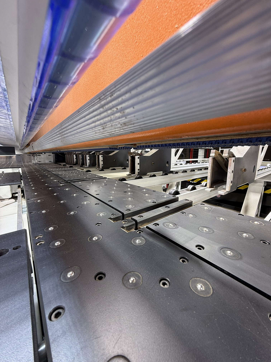 Раскроечный центр HuaHua HP330CL (с задней загрузкой)